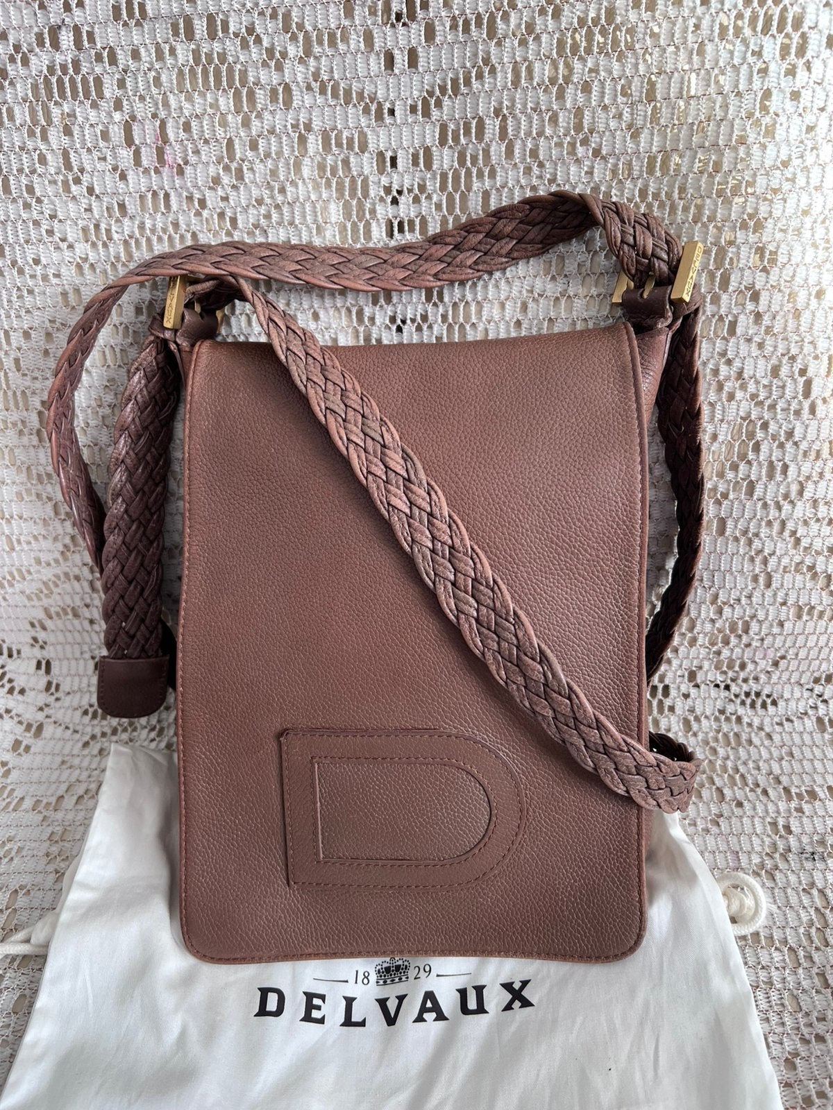 Sac DELVAUX modèle Louise tressé cuir taupe, Bijoux, Sacs & Beauté, Sacs | Sacs Femme, Enlèvement ou Envoi, Comme neuf