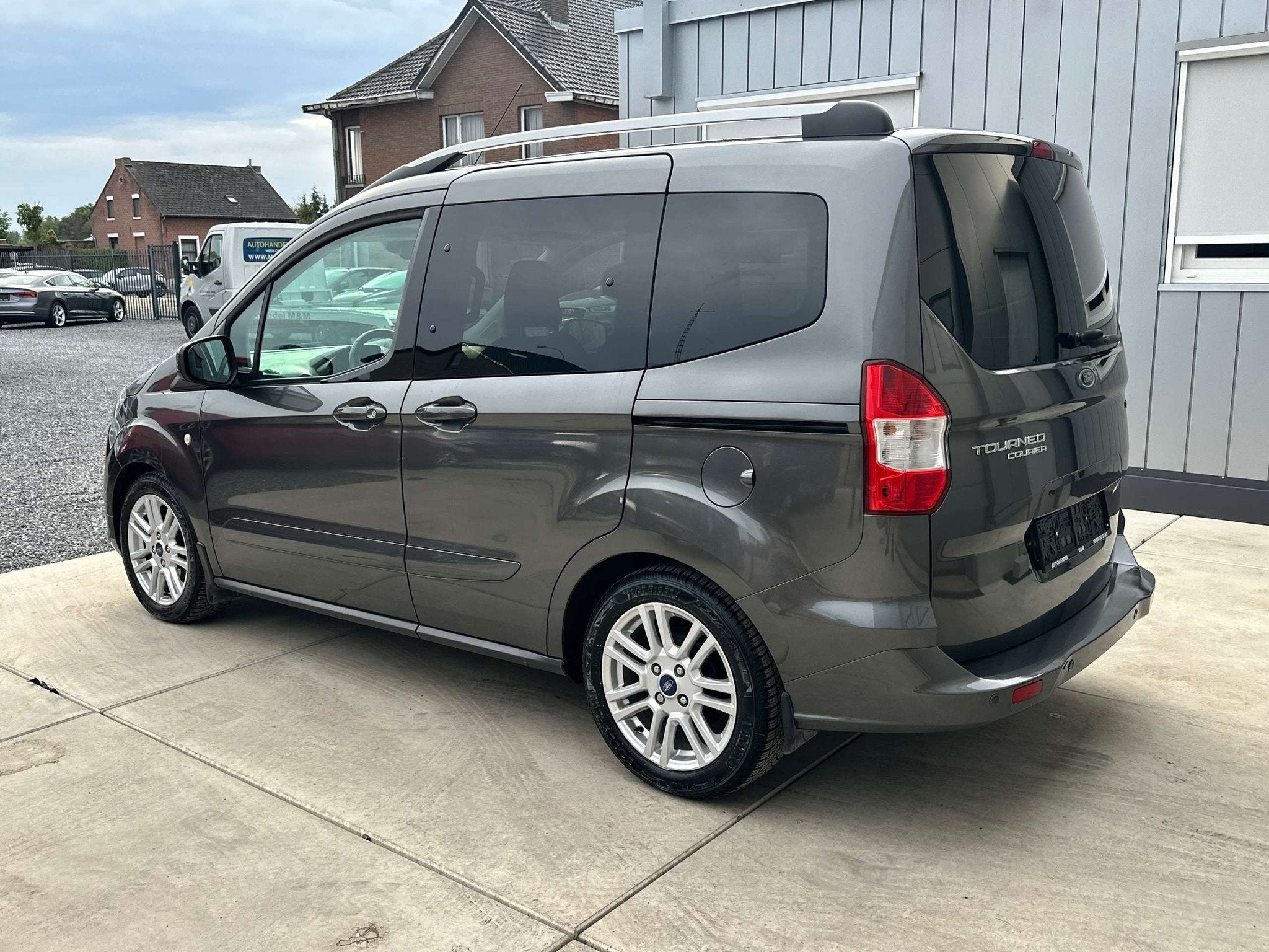 Ford Tourneo Courier Tourneo Courier 1.0 EcoBoost * 12M Gara, Auto's, Stof, Gebruikt, Parkeersensor, 100 pk