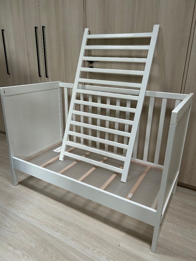 Meegroeibed baby < kleuter - Ikea Sundvik, Kinderen en Baby's, Kinderkamer | Bedden, Ophalen, Zo goed als nieuw, Minder dan 140 cm