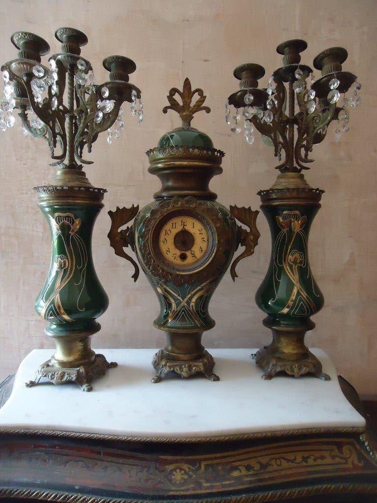Ensemble horloge et bougeoirs Boch, Enlèvement