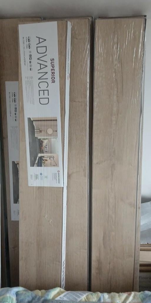 Lot de 21,31 m² parquet clipsable SWISS KRONO, Huis en Inrichting, Stoffering | Vloerbedekking, Ophalen, Nieuw, 10 tot 25 m², Parket