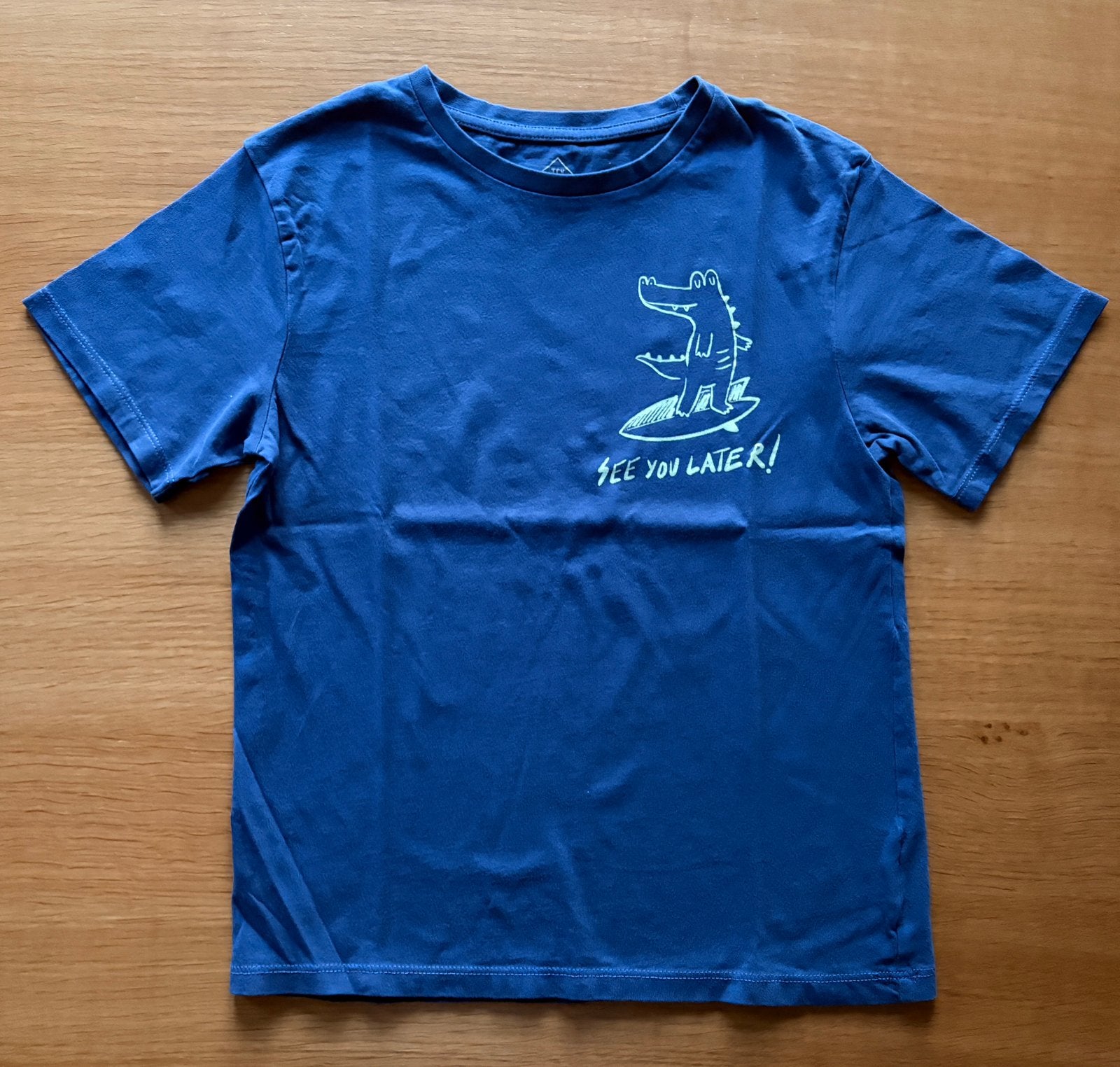 T-shirt bleu marine avec croco - 10 ans - 3€, Enfants & Bébés, Enlèvement ou Envoi, Comme neuf, Garçon