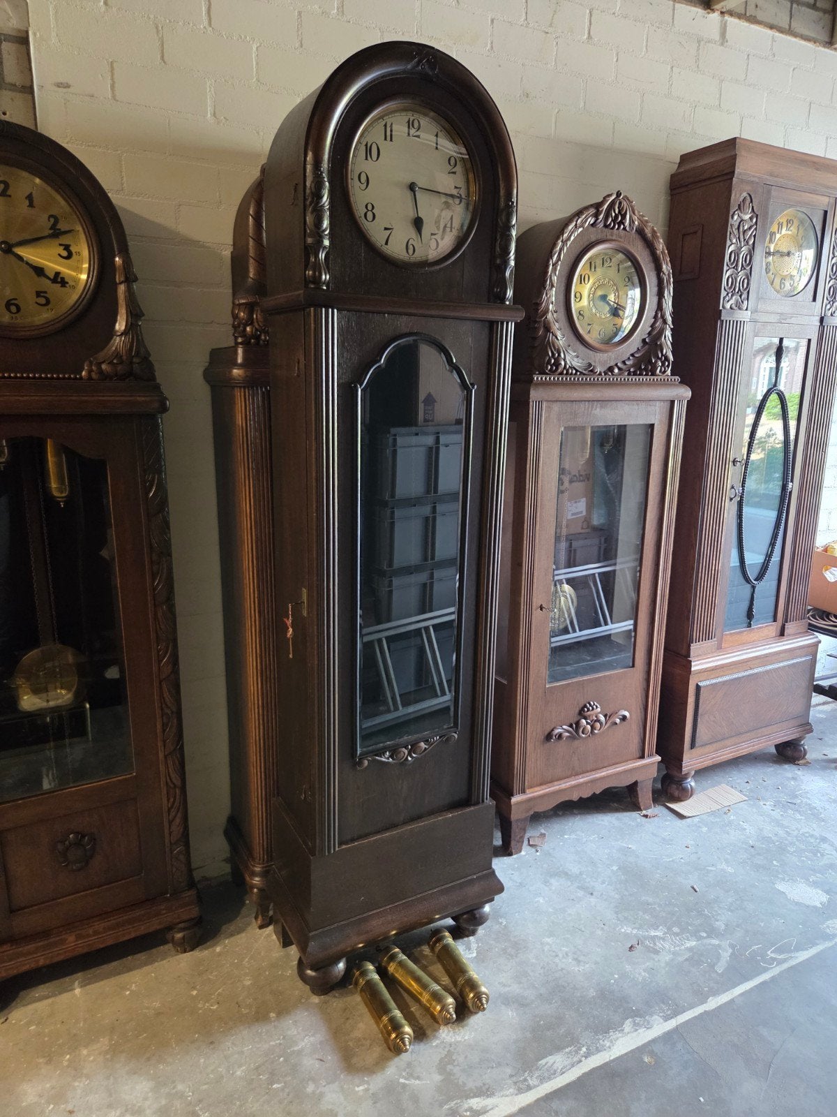 8 horloges allemandes à boîtier long, Enlèvement