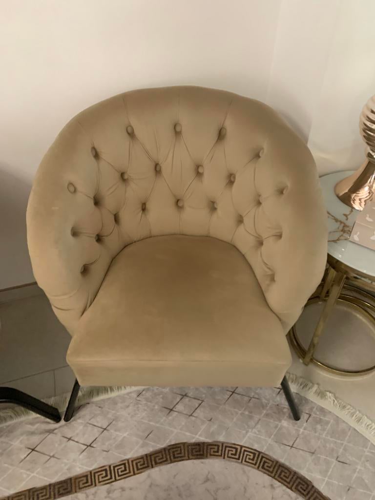 Fauteuille plus pouf, Enlèvement