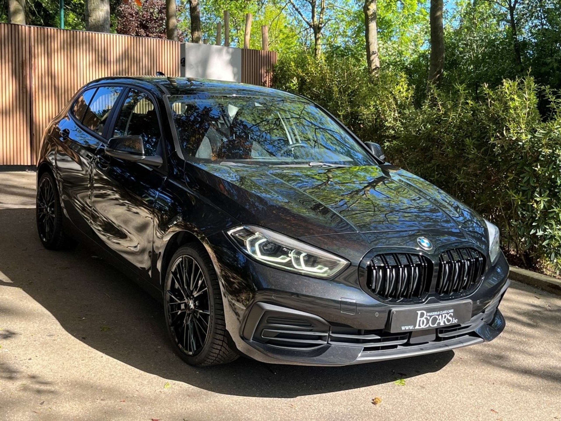 BMW 118 Full Led-Navi Prof-Cockpit Pro-Carplay-Camera-19", 1 Reeks, Gebruikt, 136 pk, Zwart