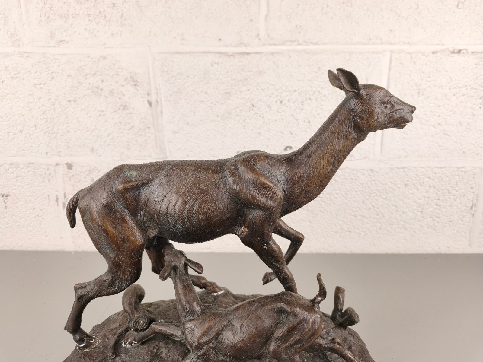 Groot bronzen beeld met herten, Antiek en Kunst, Ophalen