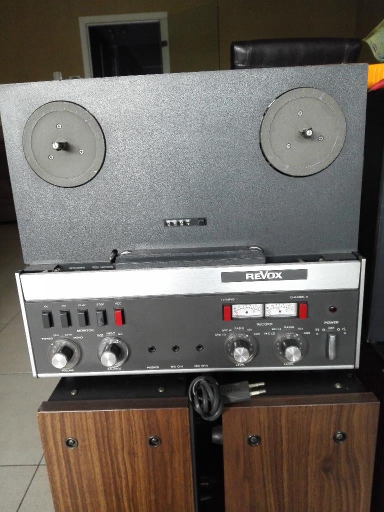 REVOX A-77 /4 track, ingebouwde versterker/in goede staat, Ophalen, Bandrecorder