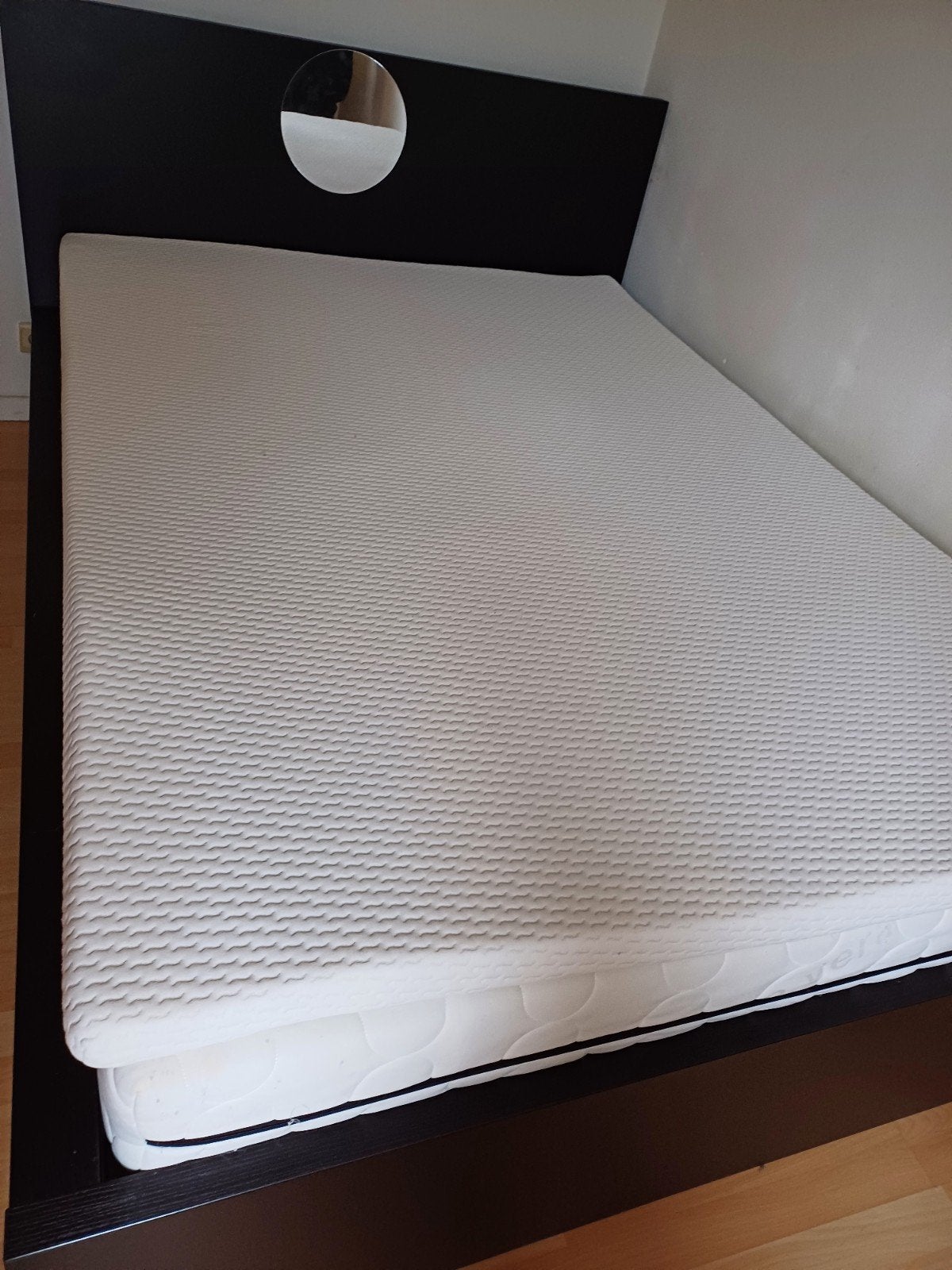 ikea bed, Ophalen, Zo goed als nieuw, Tweepersoons