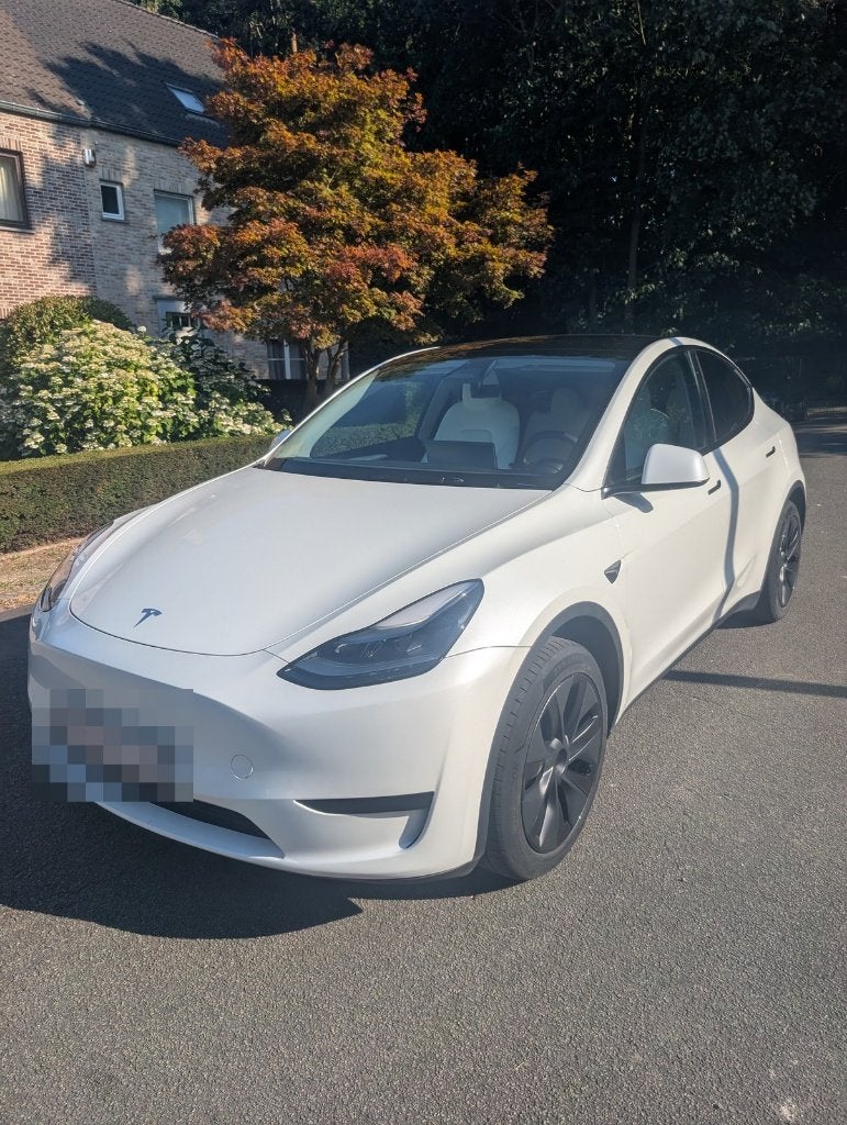 Tesla Model Y Long Range RWD 2024 – 37.791 km, Auto's, Tesla, Achterwielaandrijving, Zwart, Wit, Particulier