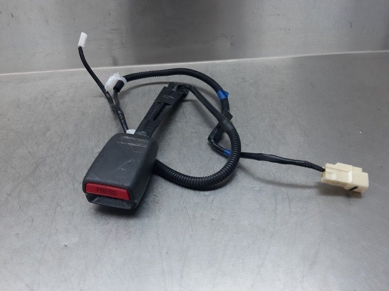 BOUCLE DE CEINTURE DE SECURITE AVANT DROIT Urban Cruiser, Utilisé, Toyota