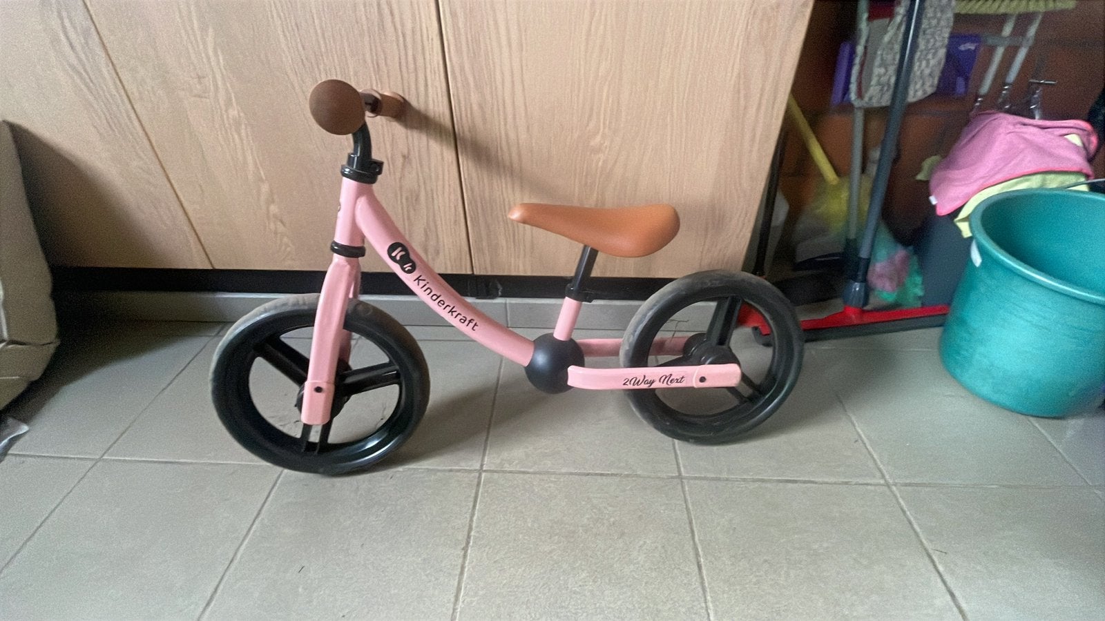 Roos loopfietjes met volle banden, Fietsen en Brommers, Fietsen | Kinderfietsjes, Ophalen, Zo goed als nieuw
