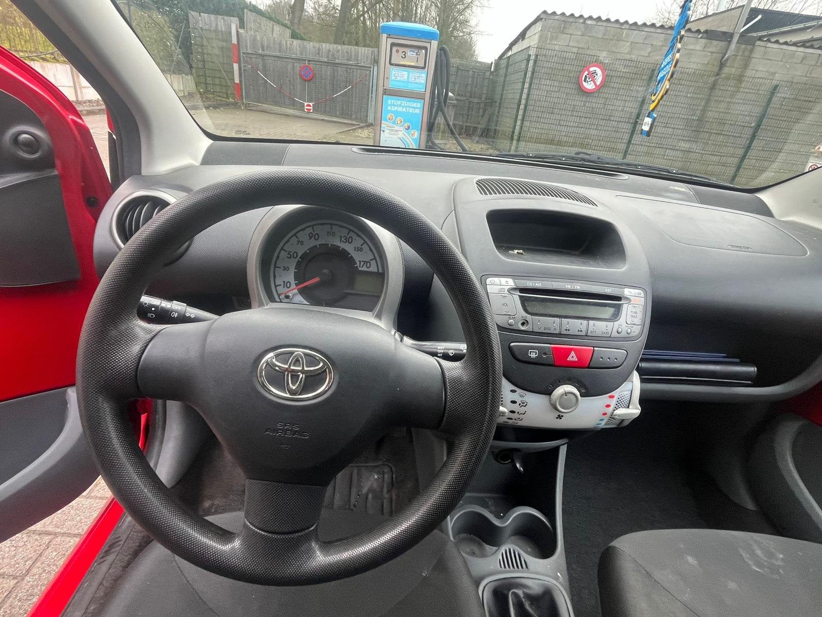 Toyota AYGO   1.0 Benzine  2011, Autos, Rouge, Achat, Boîte manuelle, Particulier
