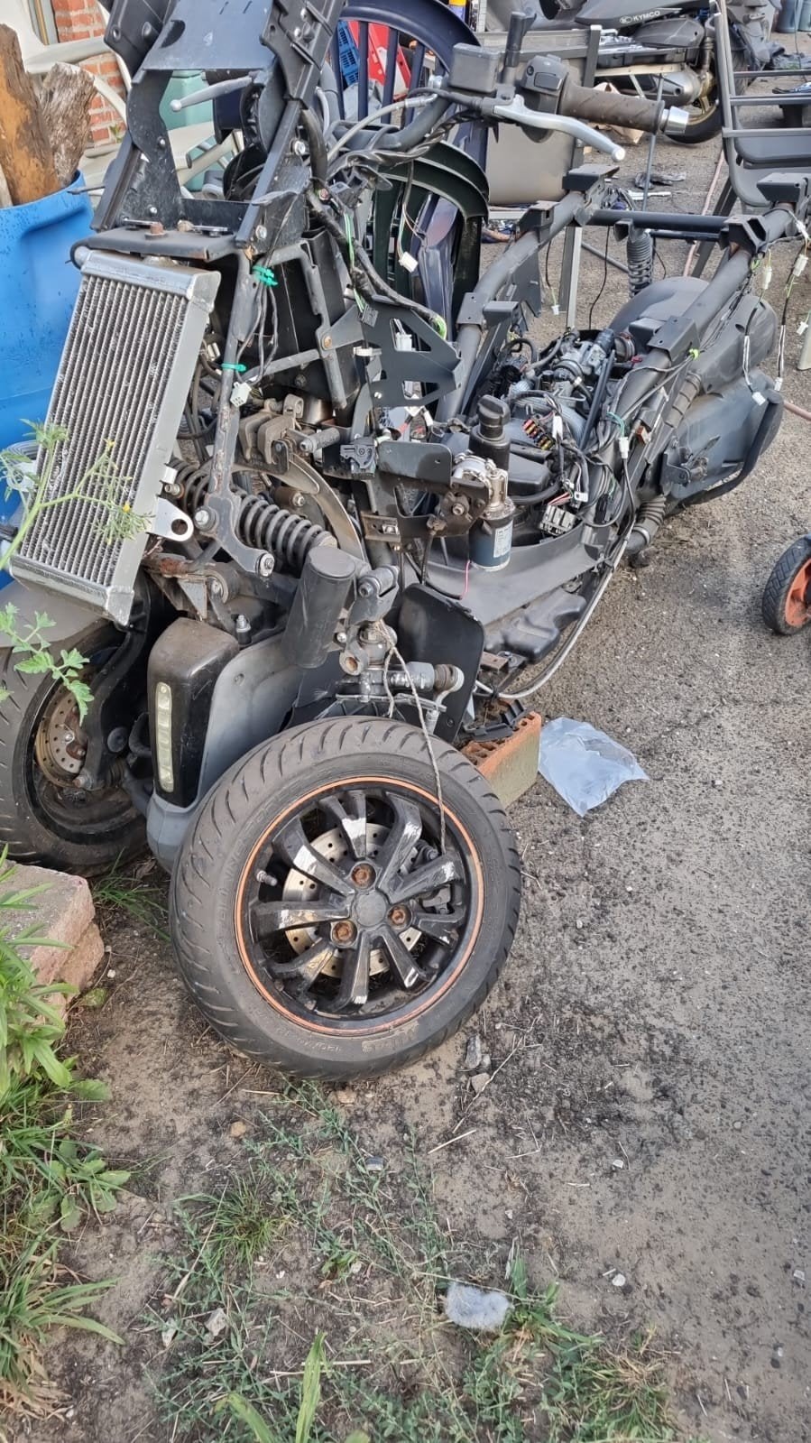 Peugeot metropolis 400cc voor onderdelen met goede motor, Fietsen en Brommers, Brommers | Peugeot, Ophalen