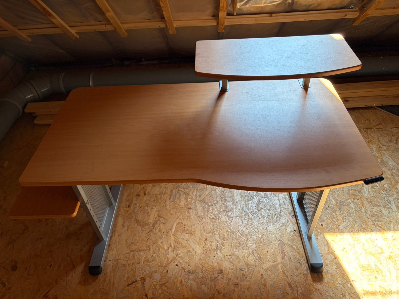 Degelijke bureau op metalen structuur, Huis en Inrichting, Bureaus, Ophalen, Gebruikt