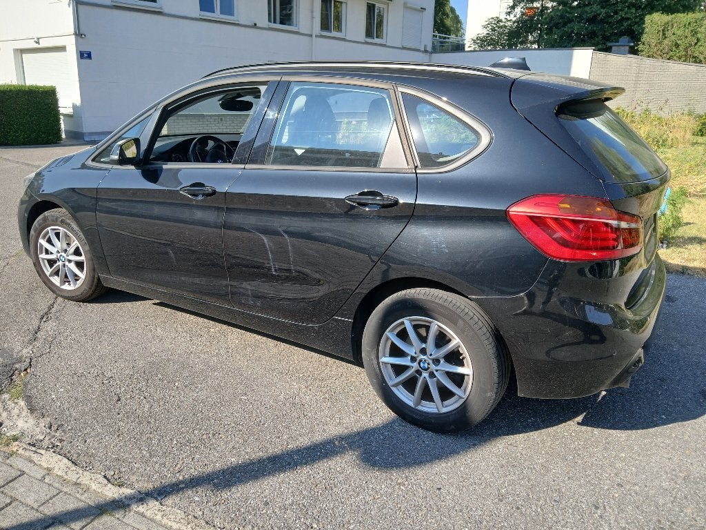 BMW 216d bj2019 AUTOMAAT, Dealer onderhouden, https://public.car-pass.be/vhr/f13a8c61-cfc8-4f6c-b549-b9fa570ee3ee, Zwart, 2 Reeks Active Tourer