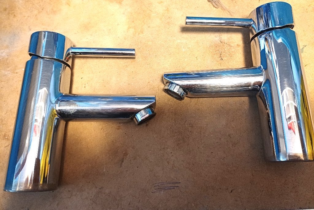 Twee mengkranen met toebehoren, Doe-het-zelf en Bouw, Ophalen, Gebruikt, Chroom, Wastafel