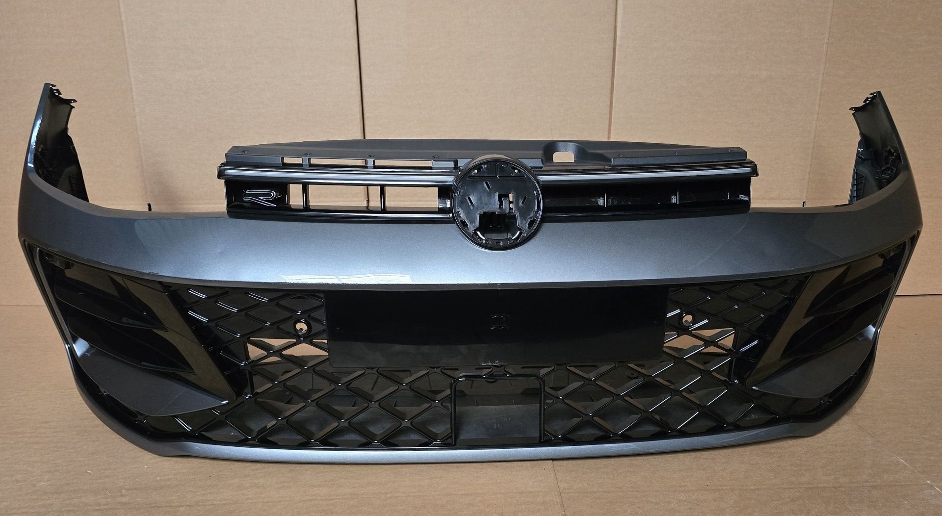 Voorbumper VW Passat B9 R-LINE 6xPDC LED 3J0807221B BUMPER, Gebruikt, -, Ophalen of Verzenden, Bumper