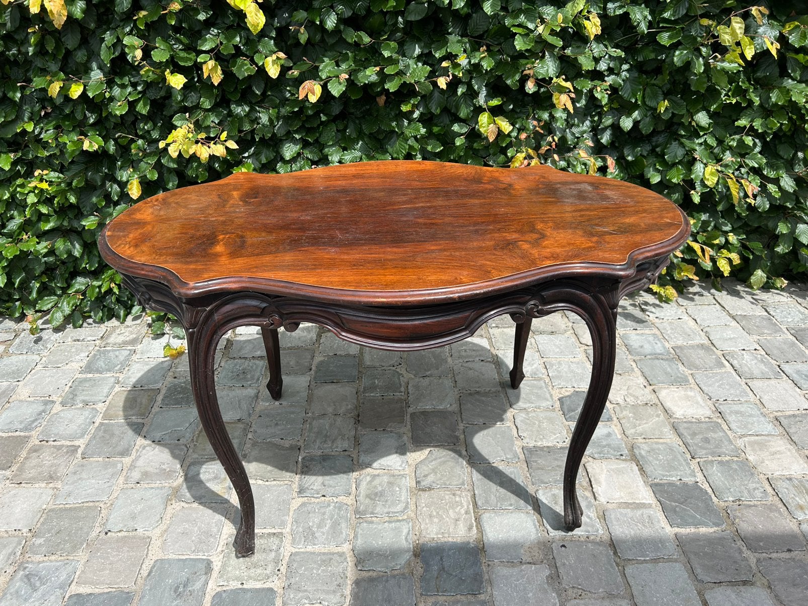 Table d'appoint ancienne en racine de noyer, Enlèvement