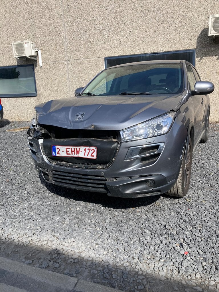 Peugeot 4008 accidentée, Autos, Peugeot, Argent ou Gris, Boîte manuelle, Noir, 5 portes