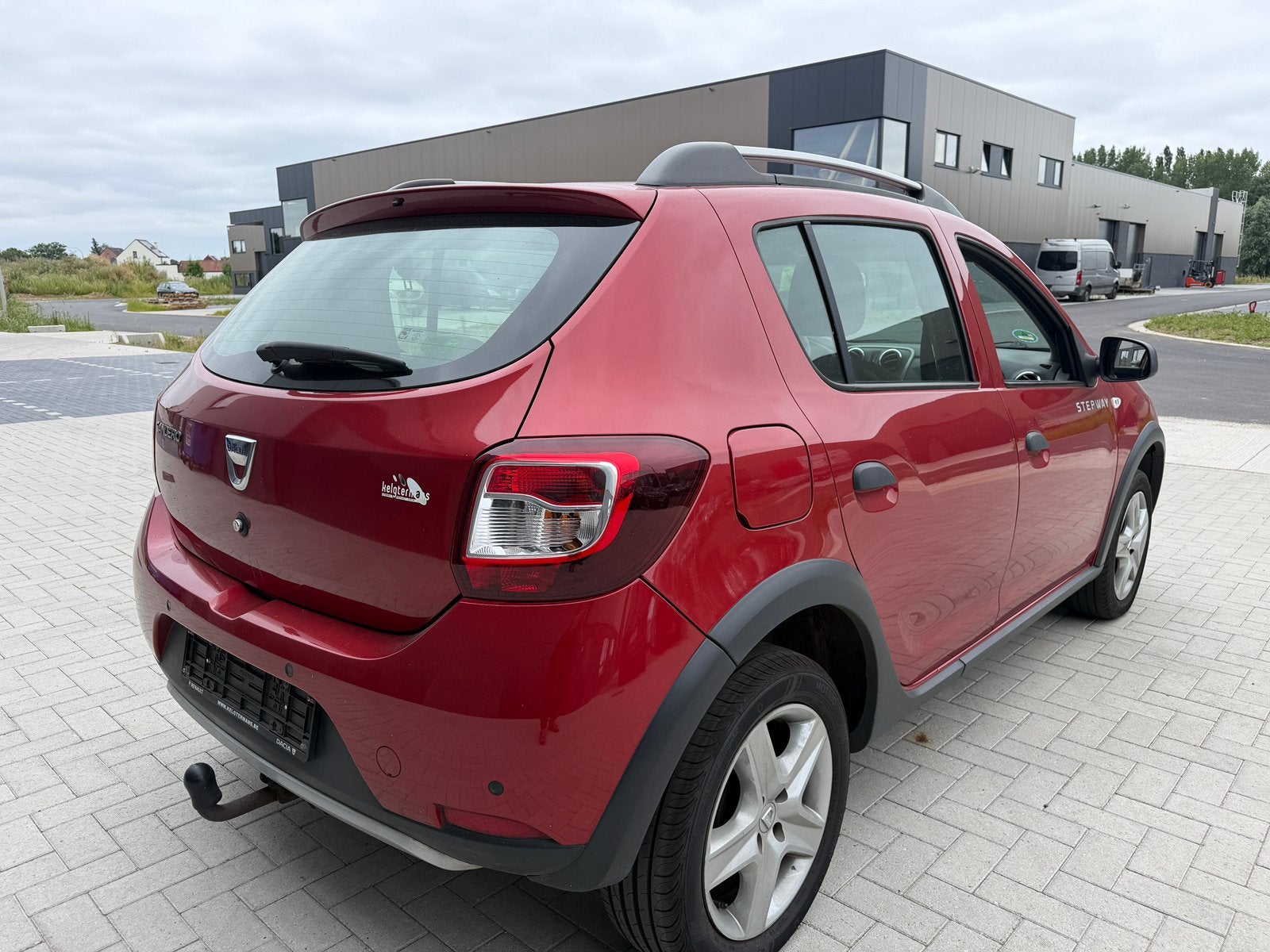 Dacia sandero stepway 0.9 benzin 2013, Auto's, Voorwielaandrijving, Zwart, Overige kleuren, 9 cc