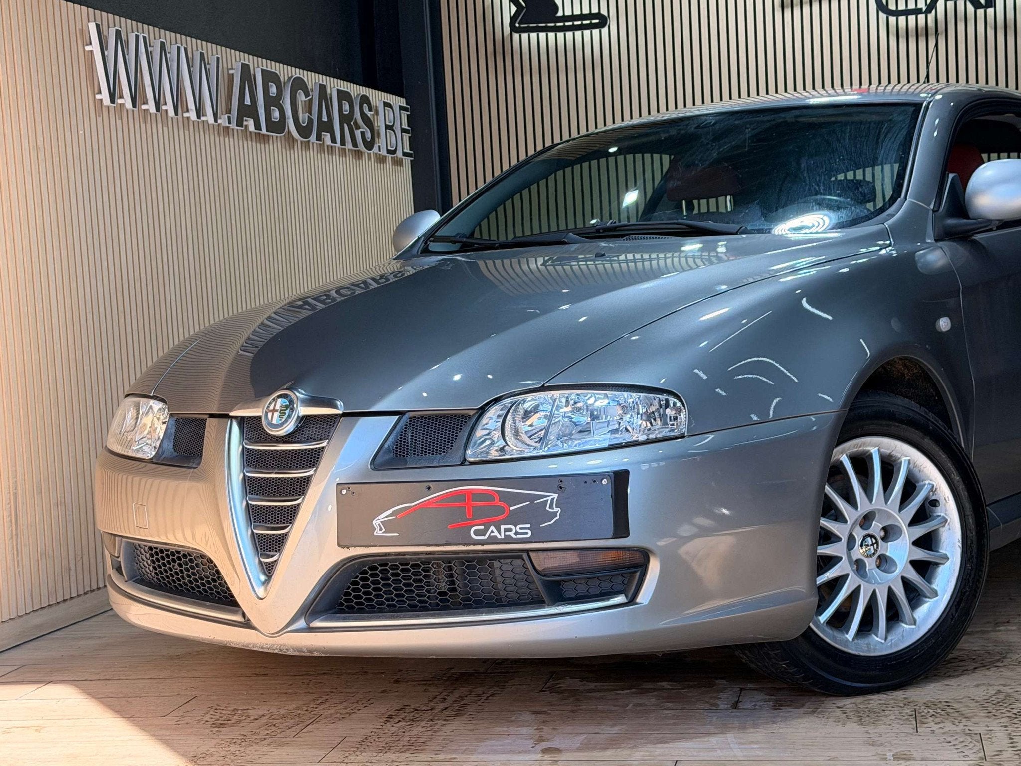 Alfa Romeo GT 2.0i JTS * GARANTIE 12 MOIS * ETAT IMPEC *, Auto's, Alfa Romeo, 122 kW, Leder, https://public.car-pass.be/vhr/3826d79a-f277-4ad3-87a2-ad9dda1d3d0