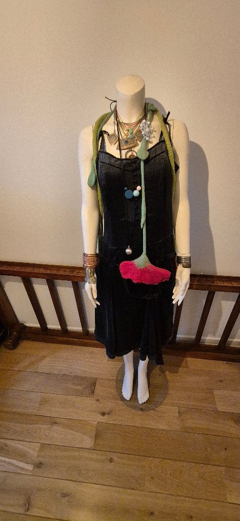 Bonami mannequin etalagepop, Ophalen