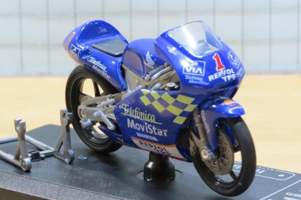 Emilio Alzamora Honda RS125 2000 1:18, Hobby en Vrije tijd, Modelauto's | 1:18, Ophalen of Verzenden, Nieuw, Motor, Overige merken
