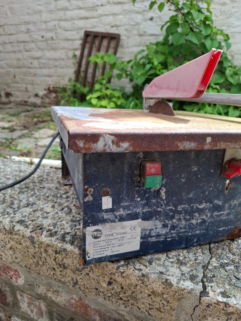 Machine pour couper du carrelage, Bricolage & Construction, Métaux, Enlèvement, Utilisé, Autres métaux
