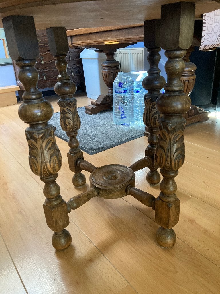 petite table ronde, Enlèvement