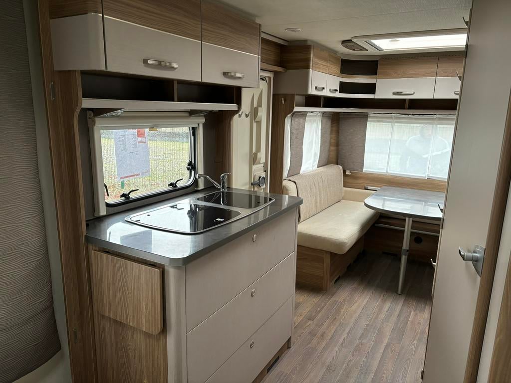Caravane lit central