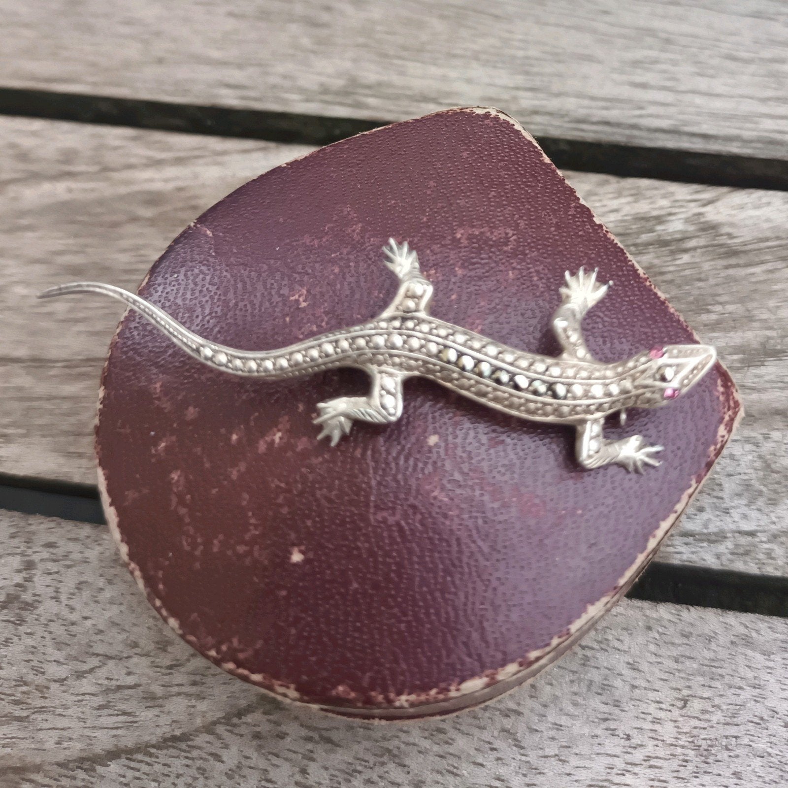 Broche salamander, met steentjes afgewerkt, ca 6 cm, 833, Ophalen