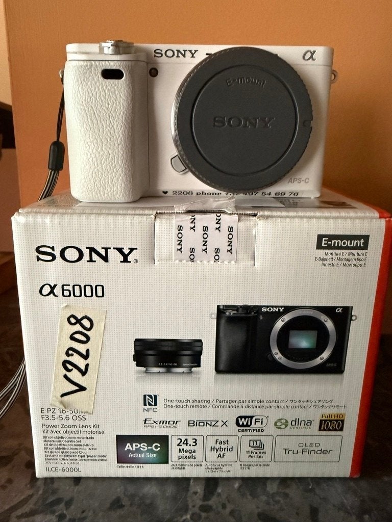Sony Alpha 6000  + F3.5-5.6 OSS lens, Audio, Tv en Foto, Fotocamera's Digitaal, Ingebouwde flitser, Gebruikt, Lensdop, Ophalen of Verzenden
