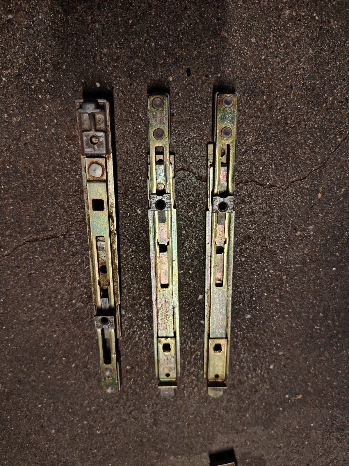 Quincaillerie fenêtre x3, Enlèvement ou Envoi