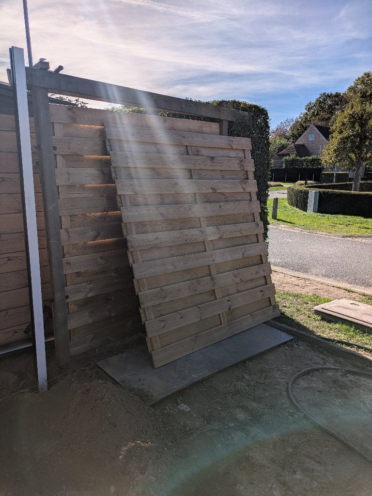 2 houten tuinschermen 2maand oud, Ophalen