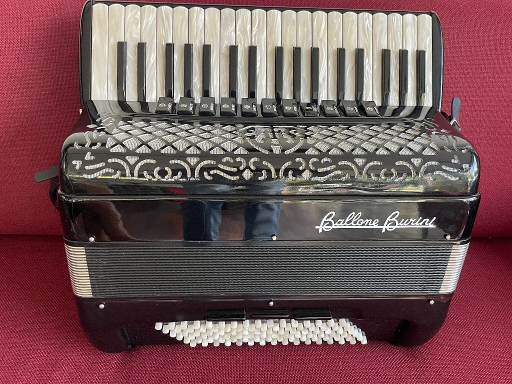 Ballone Burini accordeon . 96 bas . 4 korig .Piccolo ., Musique & Instruments, Accordéons, Enlèvement ou Envoi, Avec valise, Utilisé