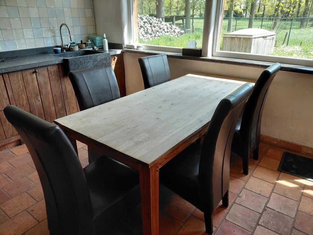 Stoelen, Enlèvement