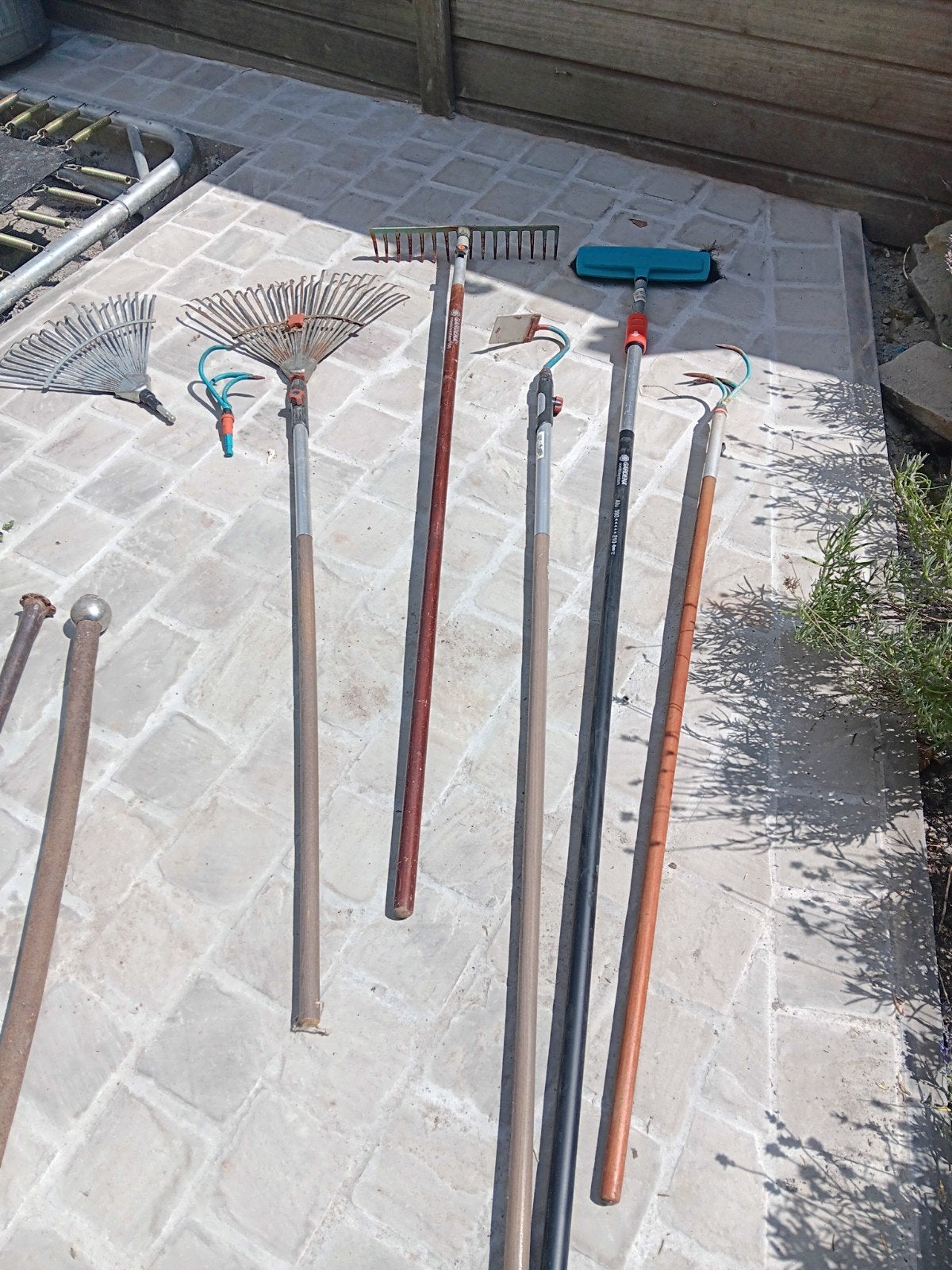 Gardena tuingereedsschap 15€/stok met kop, 5€/kopstuk apart, Caravanes & Camping, Accessoires de tente, Enlèvement ou Envoi