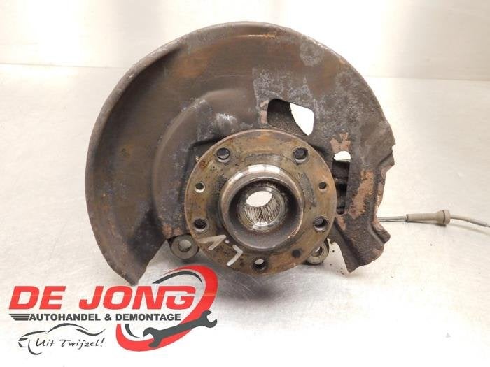 Fusee links-voor van een Nissan Qashqai, Gebruikt, -, -, Ophalen of Verzenden