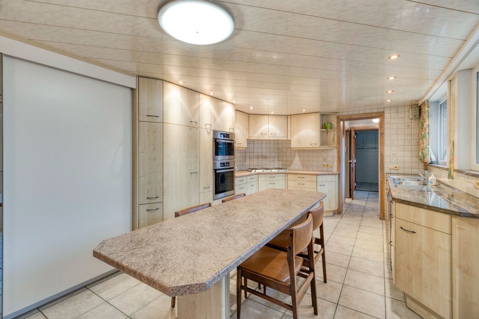 Maison spacieuse avec ancien espace commercial à Vladslo, Immo, Maison 2 façades, Province de Flandre-Occidentale, 200 à 500 m²