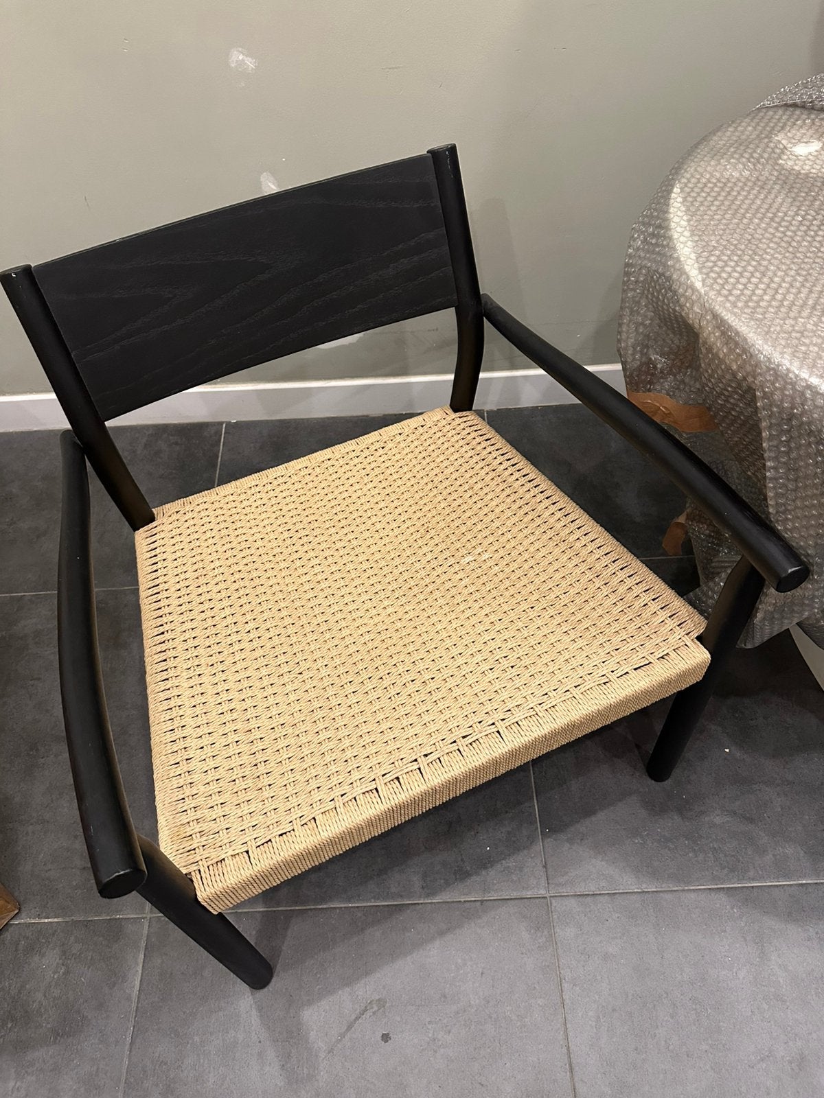 Zwarte loungestoel KAVE HOME, Maison & Meubles, Comme neuf, Enlèvement, Une, Bois