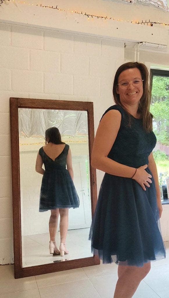 Robe bleu foncé avec jupe en tulle,  suite - taille 38, Vêtements | Femmes, Vêtements de mariage & Accessoires de mariage, Robe de demoiselle d'honneur