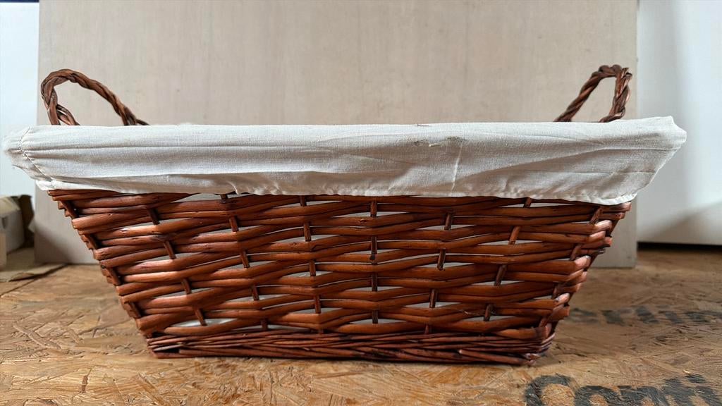 Rieten mand met doek in, Huis en Inrichting, Ophalen, Zo goed als nieuw, Mand