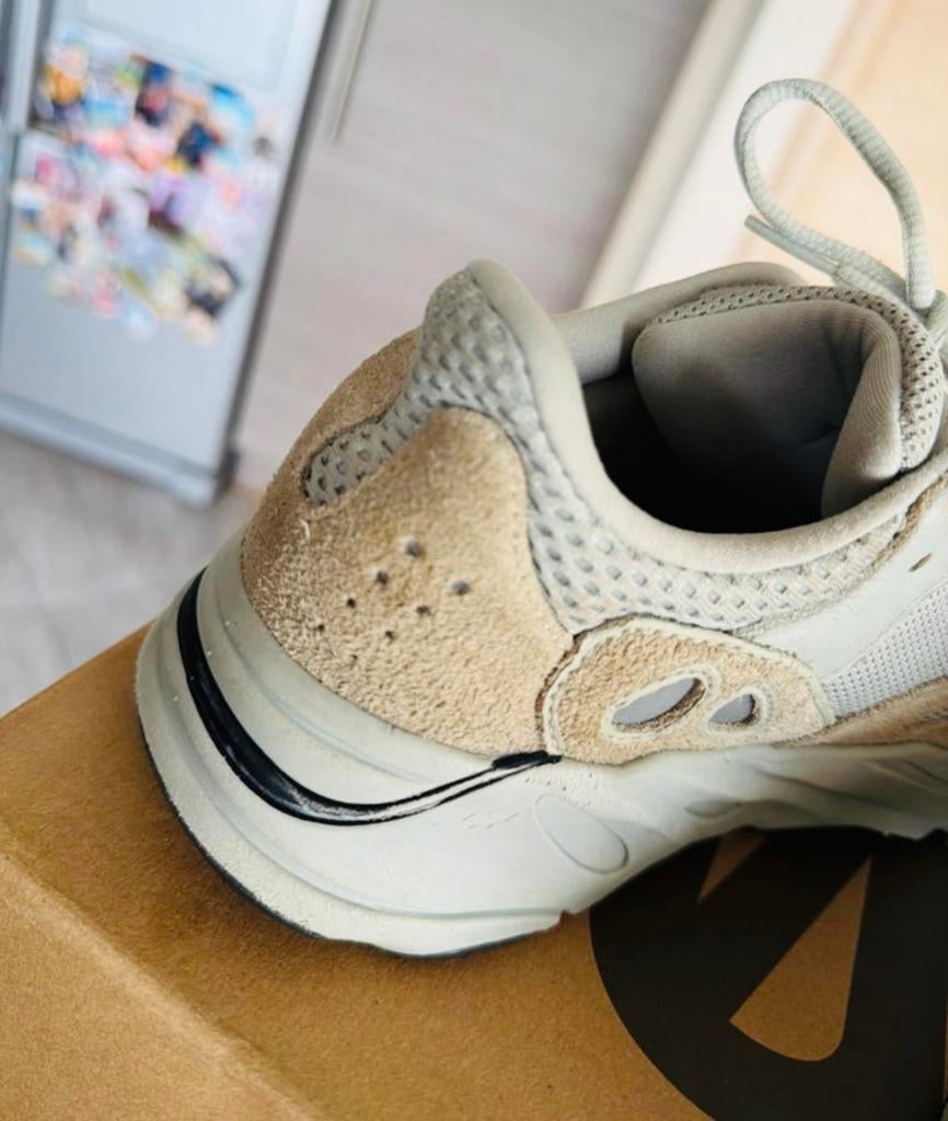 Adidas Yeezy Boost 700 Salt - Authentiek, Ophalen of Verzenden, Sneakers, Grijs, Gedragen