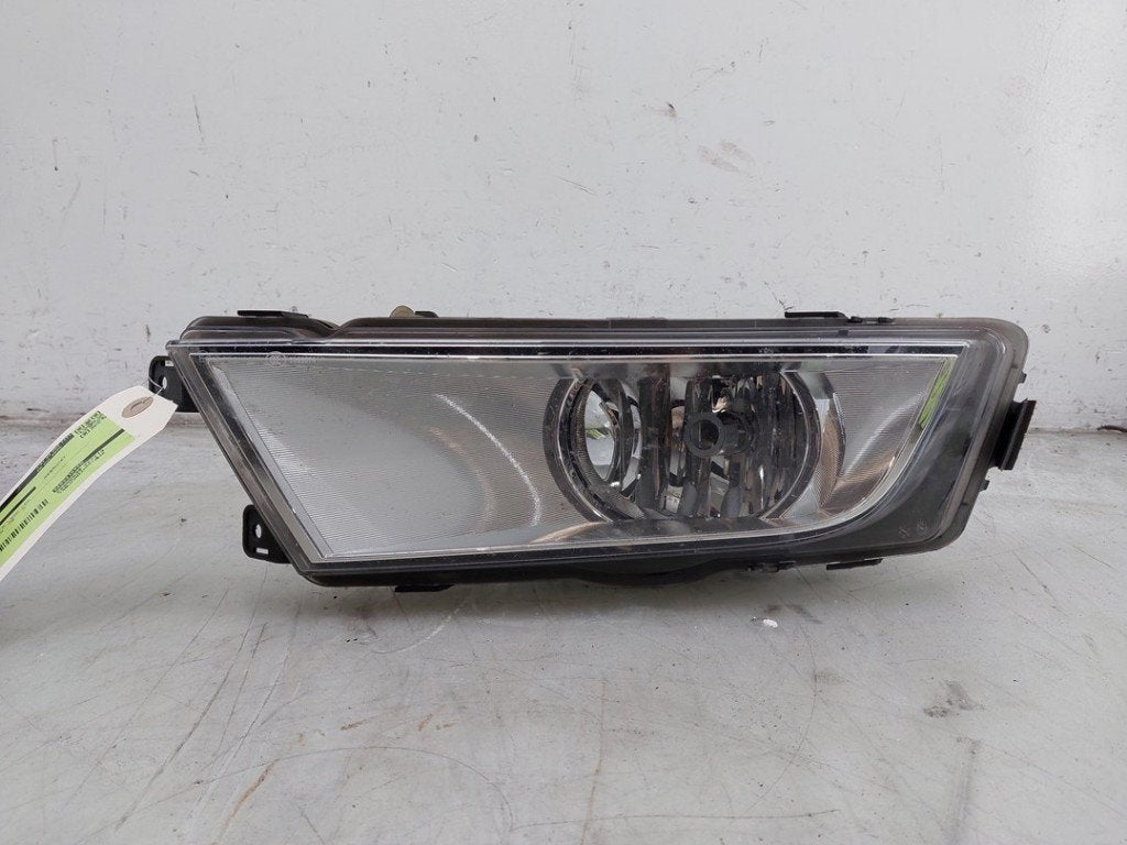 MISTLAMP LINKS VOOR Skoda Octavia Combi (5EAC), Gebruikt, Info@skoda-auto.de, Skoda, Max-Planck-Straße  3-5
64331  Weiterstadt, DE