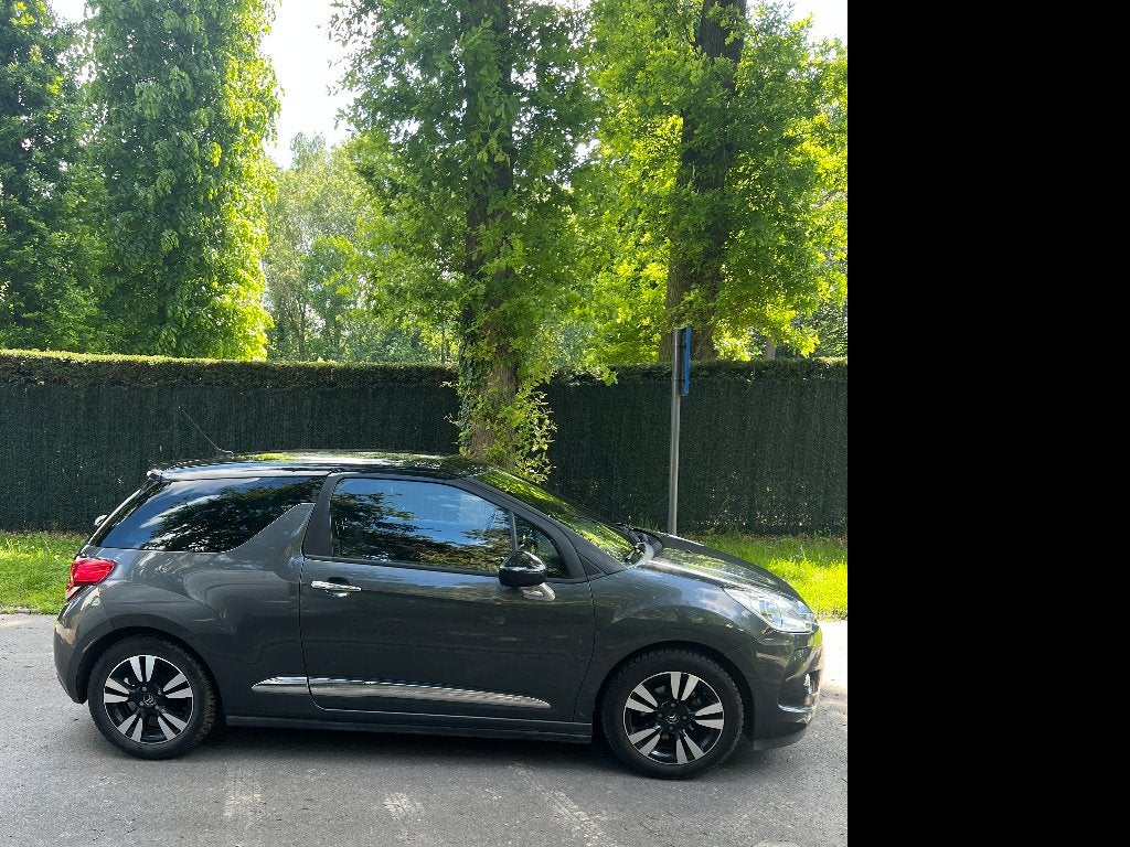 Citroën DS3 1,2 ess - So chic - Gris Onyx, Autos, Citroën, Achat, Boîte manuelle, Entretenue par le concessionnaire, Système audio
