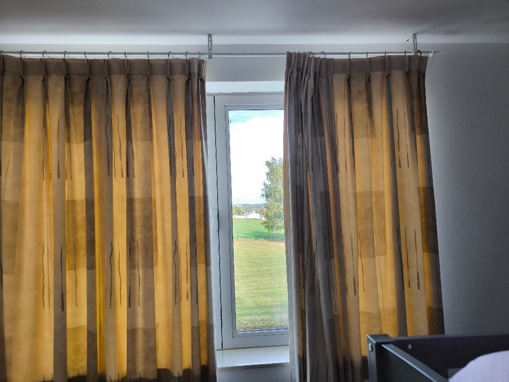 Verduisteringsgordijn met gordijnroede, Ophalen, 250 cm, Beige, Zo goed als nieuw