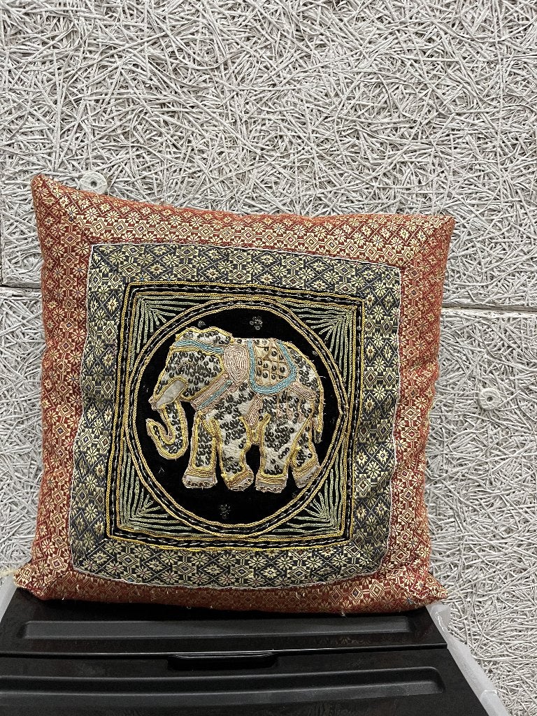 Oosters sierkussen met geborduurde olifant, Coussin décoratif, Carré, Enlèvement, Utilisé