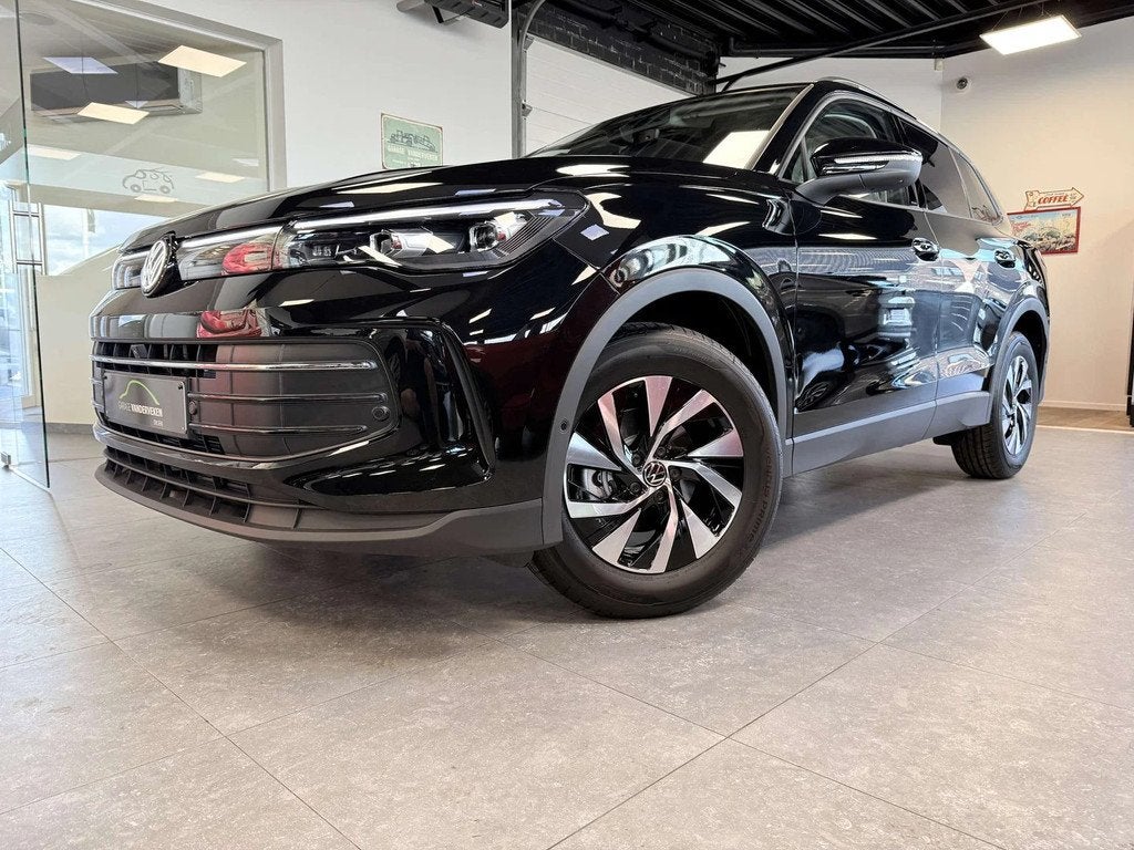 Volkswagen Tiguan Tiguan 1.5 eTSI PANO-DAK Life plus OPF DSG, Auto's, Volkswagen, Automaat, 4 cilinders, Zwart, 5 zetels