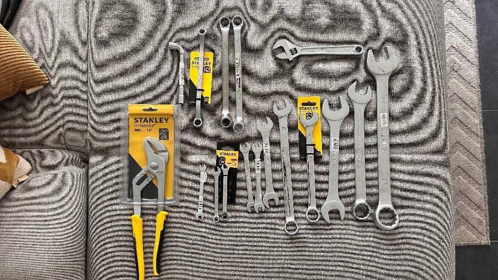 steeksleutels & ringsleutels + verstelbare moersleutel, Ophalen, Zo goed als nieuw, Overige typen, Stanley