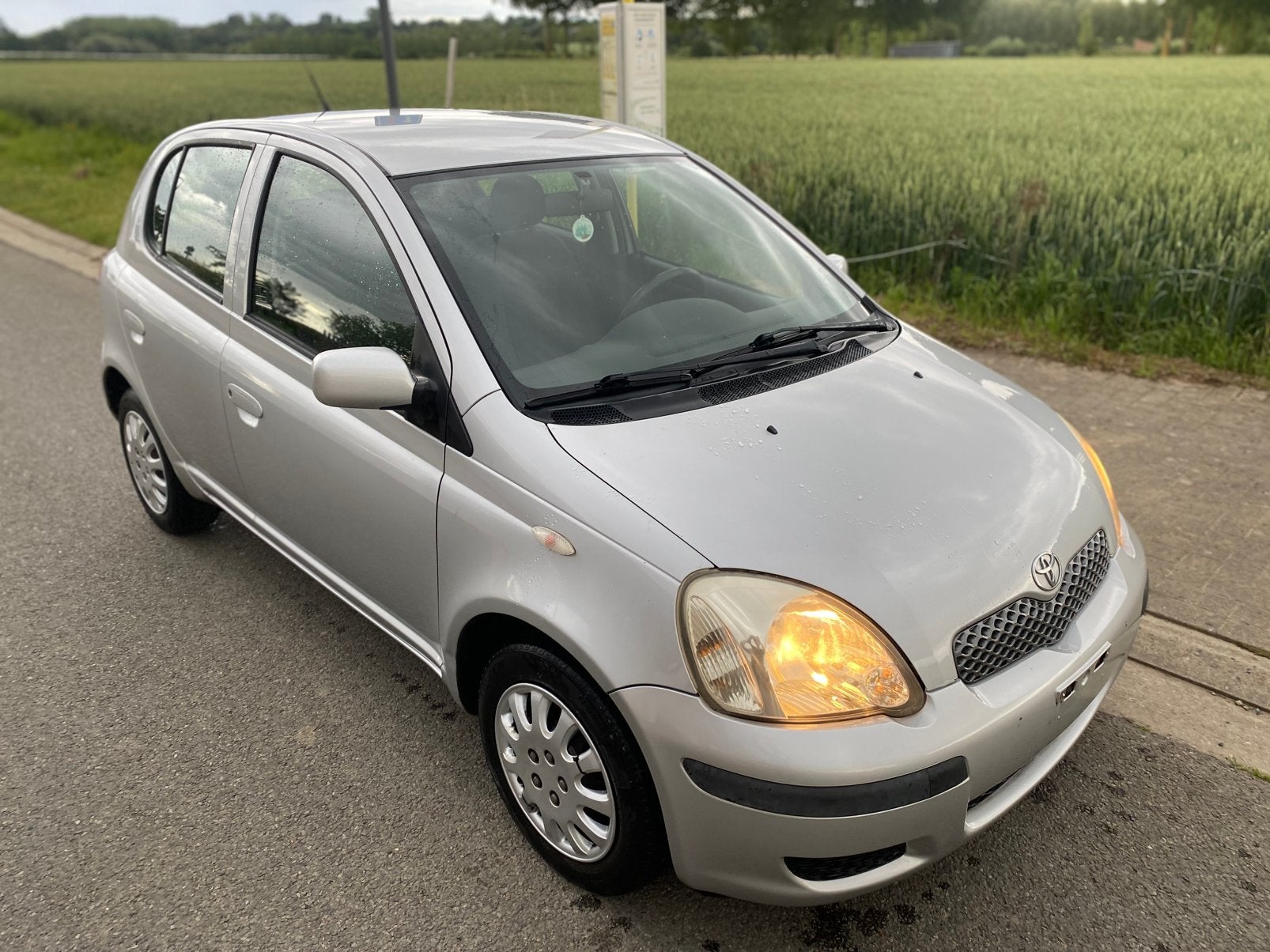 Toyota yaris bouwjaar 2003 - km 175.000- Euro 4, Auto's, Elektrische ramen, Bedrijf, Handgeschakeld, 5 deurs